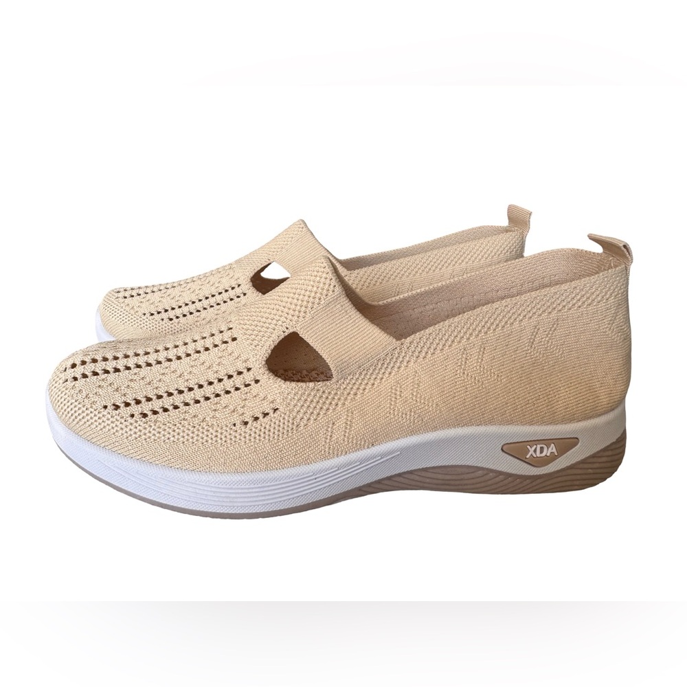 Women’s Beige Knit Slip-On Sneakers Comfort Walking Lightweight Casual Size 7.5